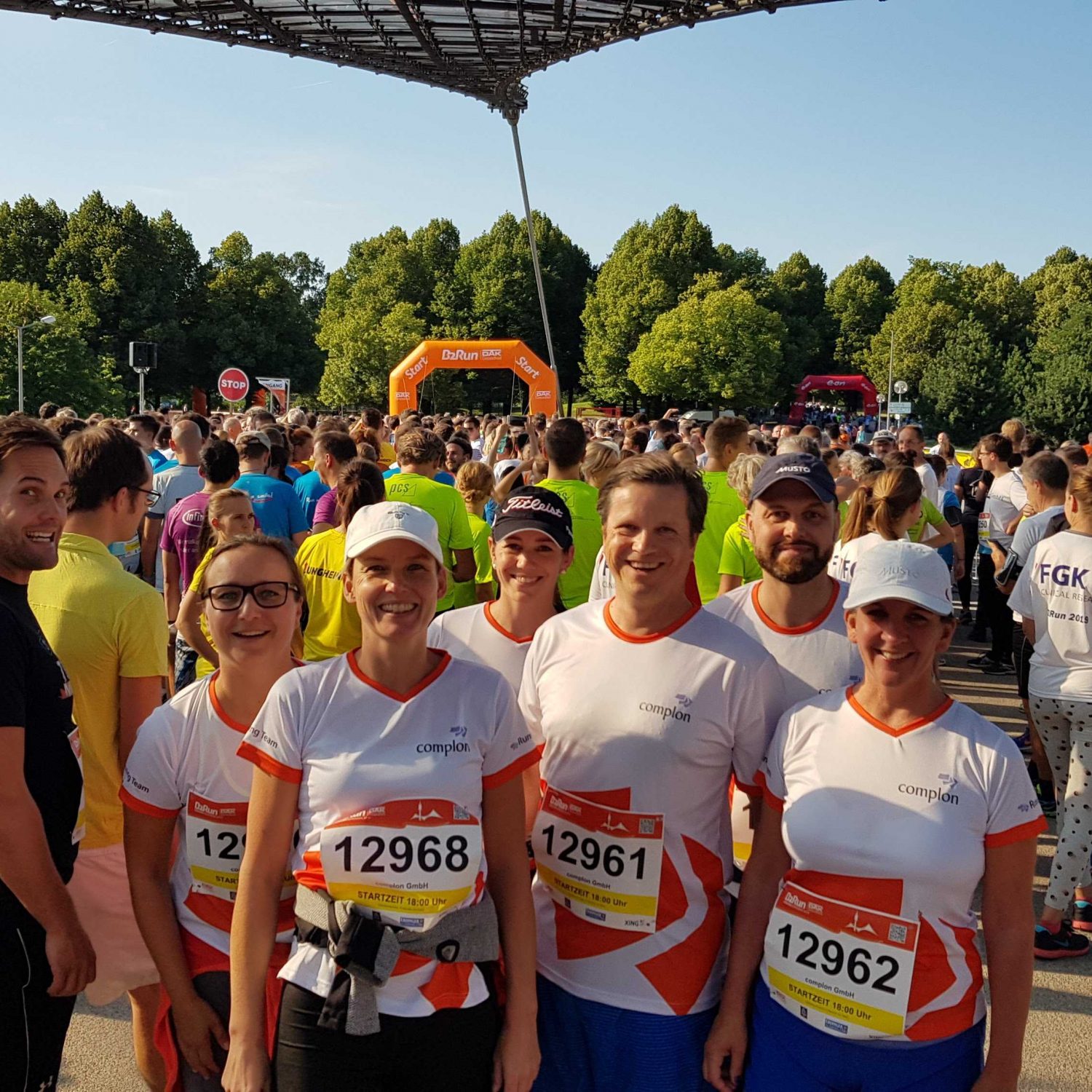 B2Run Mitarbeiter 2019 vor Olympiastadium
